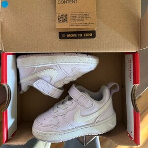 Toddler nike court borough size 5 light purple